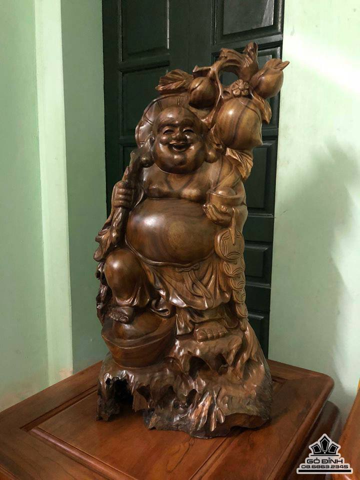 Phật di lặc vác cành đào gỗ xá xị  67x33x17