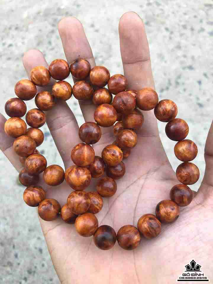 Vòng hạt tròn gỗ huyết long 12 li