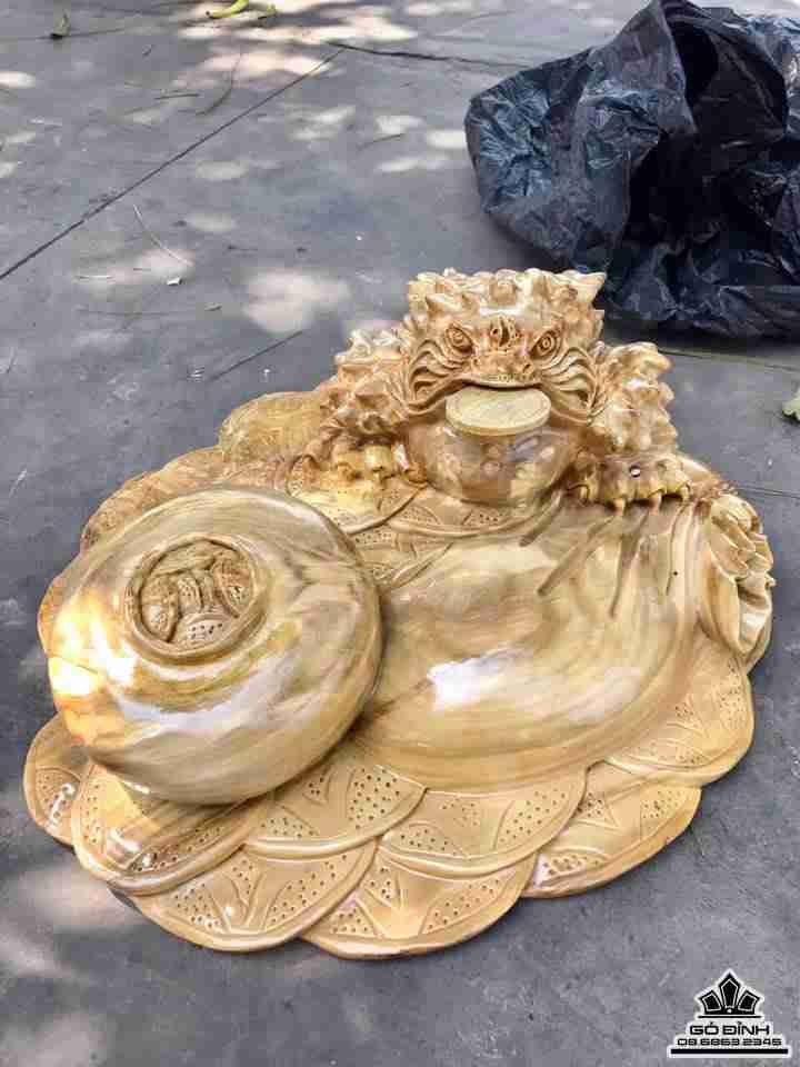 \Cóc ngồi bình phú quý gỗ nu nghiến 49.5x41x22