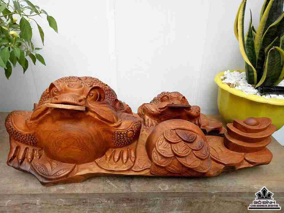 Cóc phú quý gỗ hương 52x24x29