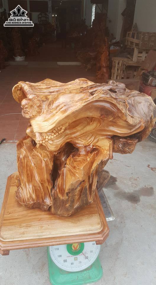 Đạt ma bay múa quyền gỗ sụn pơ mu 70x70x50 ( không tính kỷ)