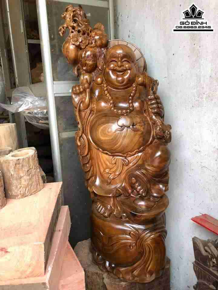 Phật di lặc vác đào gỗ chun bách xanh thơm 1m03x33x30