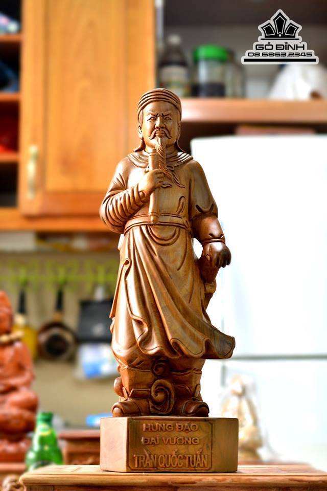Tướng Trần Quốc Tuấn gỗ bách xanh thơm  50x16x14