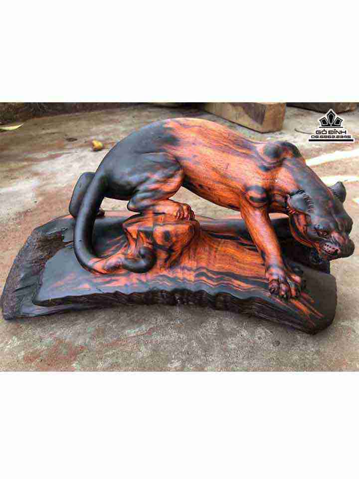 Tượng Báo Săn Mồi Gỗ Trắc Việt  Cao 19 Ngang 35 Sâu 15 (cm)