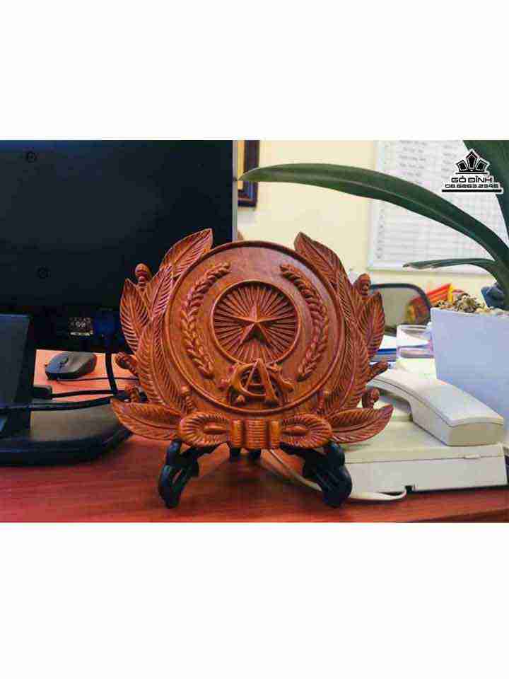 Huy Hiệu Công An Gỗ Hương Đá  Cao 21 Ngang 23 Sâu 1.5 (cm)