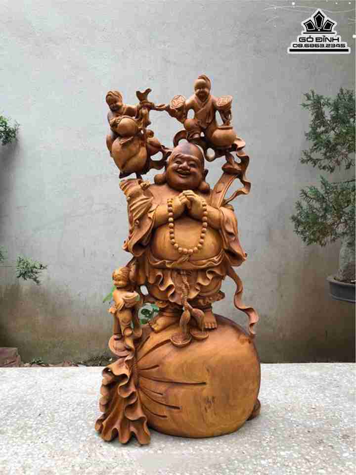 Tượng Di Lặc Chúc Phúc Gỗ Xá Xị (Gù Hương)  Cao 78 Ngang 38 Sâu 20 (cm)
