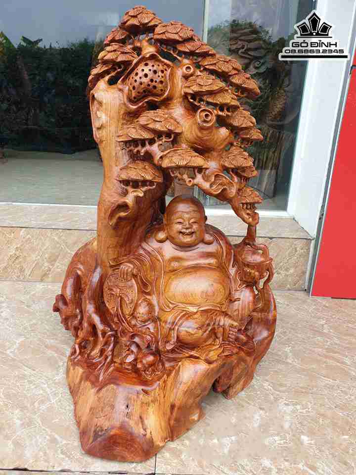 Tượng Phật Di Lặc Ngồi Gốc Tùng Gỗ Hương  Cao 66 Ngang 50 Sâu 33 (cm)
