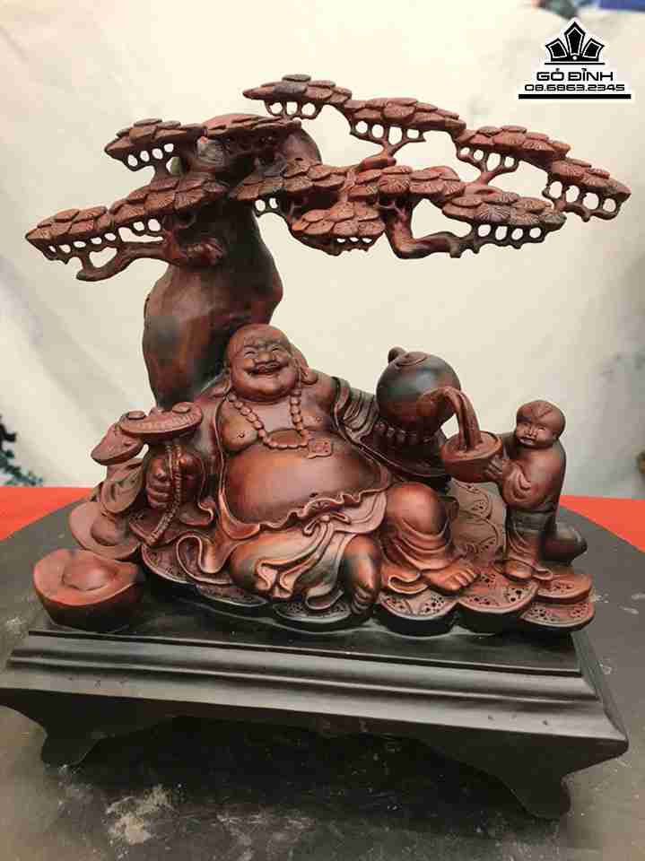 Tượng Phật Di Lặc Ngồi Gốc Tùng Gỗ Trắc  Cao 23 Ngang 25 Sâu 17 (cm)