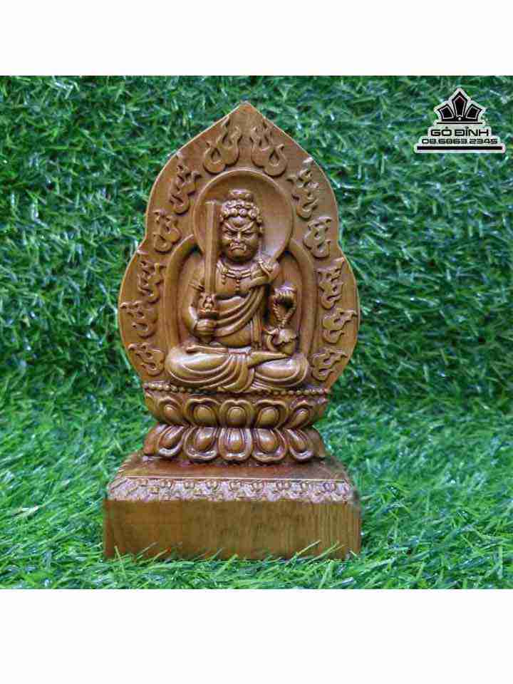 Tượng Bất Động Minh Vương Để Xe Gỗ Bách Xanh  Cao 15 (cm)