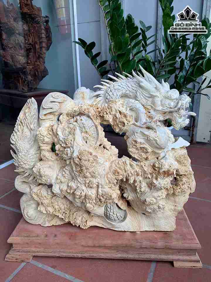 Tượng Rồng Vờn Ngọc Gỗ Nu Nghiến  Cao 61 ( Cả kỵ ) Ngang 64 Sâu 32 (cm)