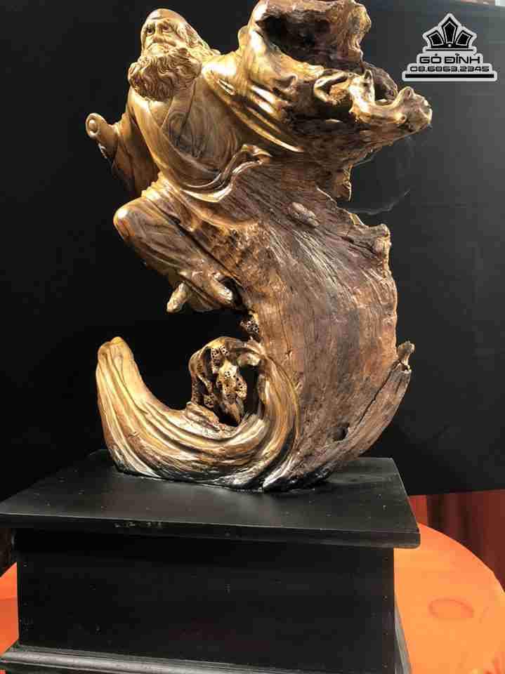 Tượng Đạt Ma Bay Gỗ Lũa Bách Xanh  Cao 75 Ngang 40 Sâu 30 (cm)