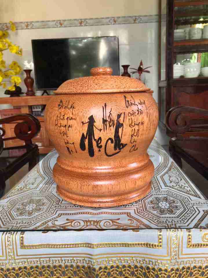 Vỏ Bình Giữ Nhiệt Khắc Hình Chữ Cha Mẹ Gỗ Dừa  Loại 1.2 Lít