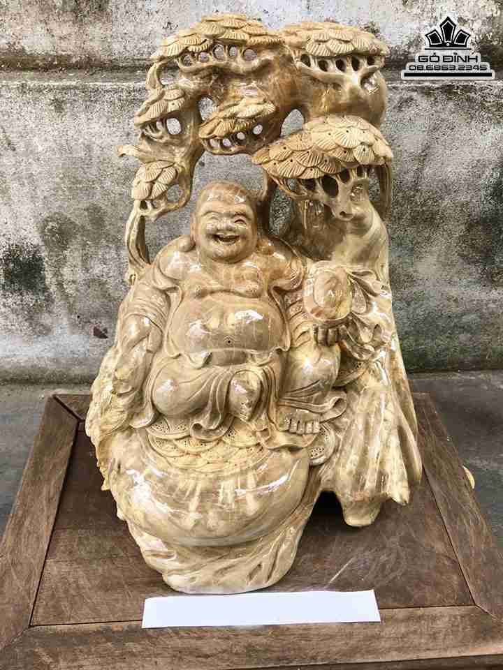 Tượng Phật Di Lặc Ngồi Gốc Tùng Gỗ Nu Nghiến  Cao 43 Ngang 36 Sâu 24 (cm)