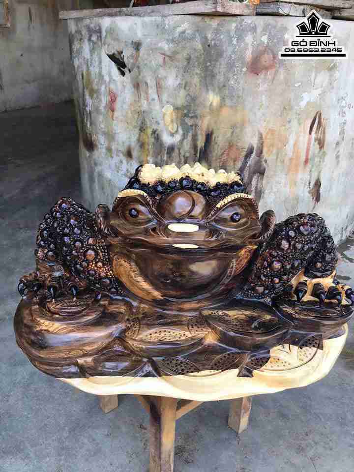 Tượng Cóc Ngậm Tiền Gỗ Cẩm Sừng  Ngang 60 Sâu 40 Cao 32 (cm)