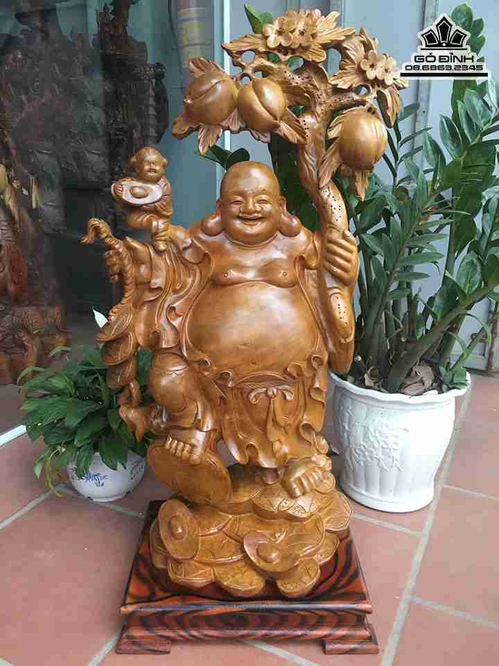 Tượng Phật Di Lặc Vác Cành Đào Gỗ Xá Xị ( Gù Hương )  Cao 98 (Cả kỵ) Ngang 54 Sâu 30 (cm)