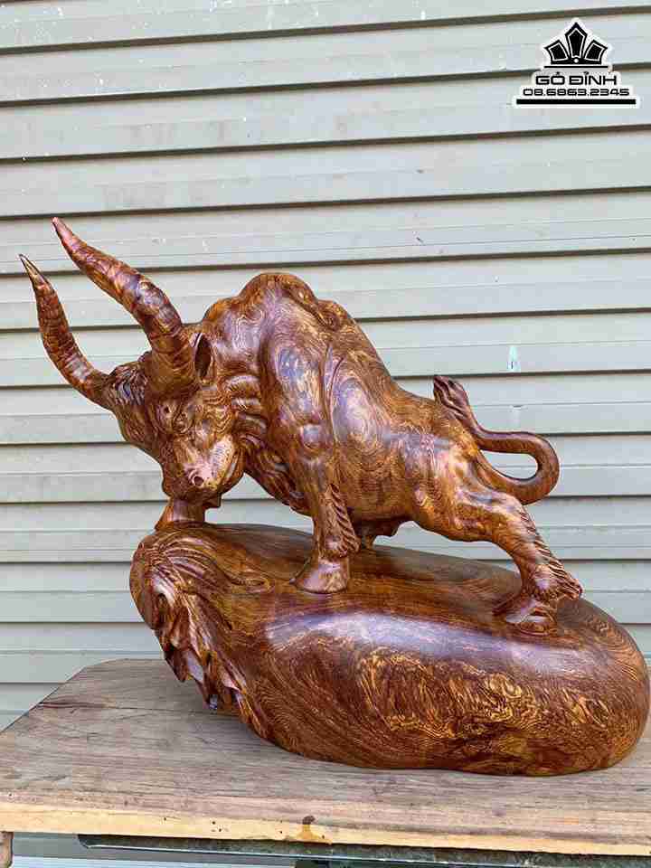 Tượng Bò Tót Gỗ Cẩm  Cao 38 Nang 50 Sâu 28 (cm)
