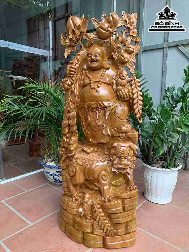 Tượng Phật Di Lặc Đứng Nghê Gỗ Xá Xị ( Gù Hương )  Cao 125 Ngang 49 Sâu 30 (cm)