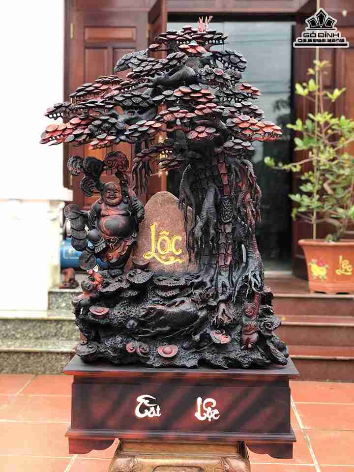 Tượng Phật Di Lặc Đứng Gốc Tùng Ôm Đá Gỗ Trắc  Cao 108 Ngang 65 Sâu 38 (cm)