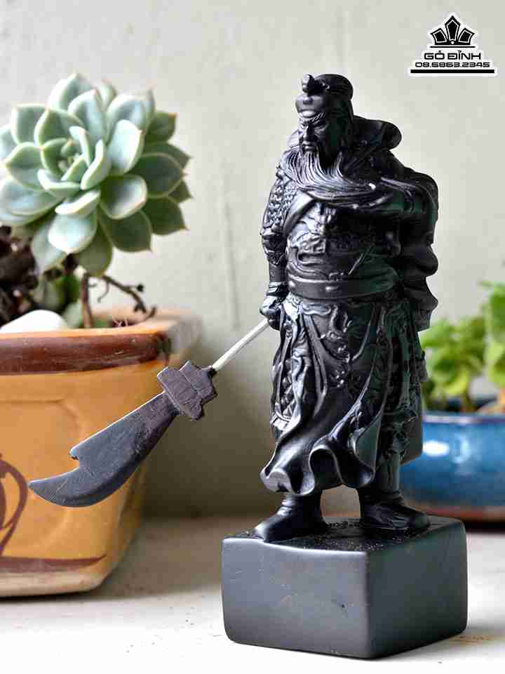 Tượng Quan Công Xách Đao Gỗ Mun Sừng  Cao 16 Ngang 6 Dày 5 (cm)