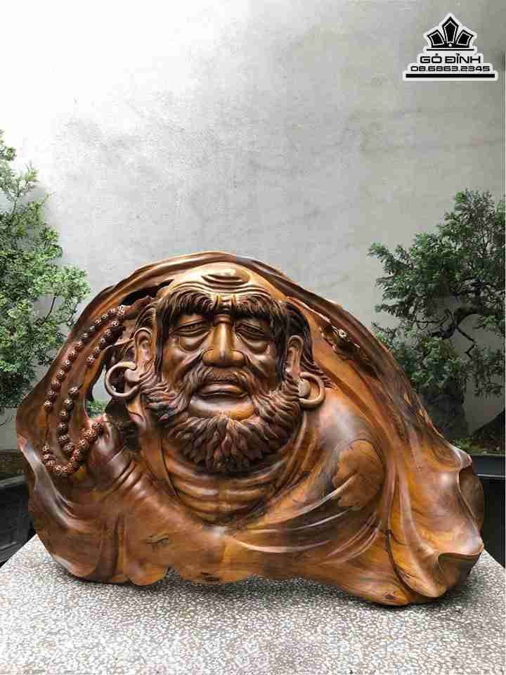 Tranh Diện Đạt Ma Sư Tổ Gỗ Bách Xanh  Cao 75 Ngang 1m10 Sâu 35 (cm)