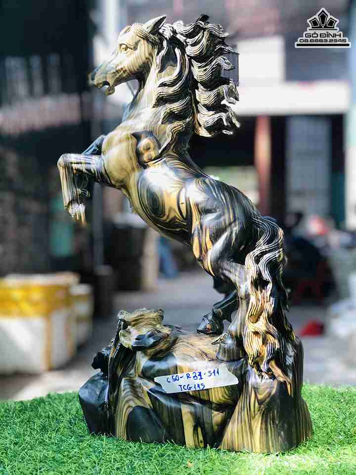 Tượng Nhất Mã Phi Thiên Gỗ Cẩm Thị Xanh  Cao 50 Ngang 31 Sâu 11 (cm)