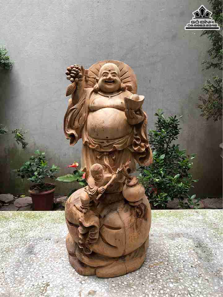 Tượng Phật Di Lặc Đứng Bao Tiền Gỗ Ngọc Am  Cao 62 Ngang 28 Sâu 27 (cm)