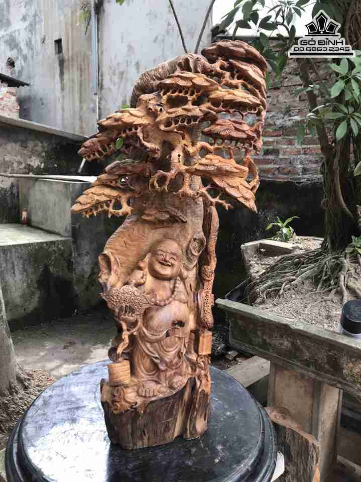 Tượng Phật Di Lặc Đứng Gốc Tùng Gỗ Ngọc Am  Cao 73 Ngang 32 Sâu 32 (cm)