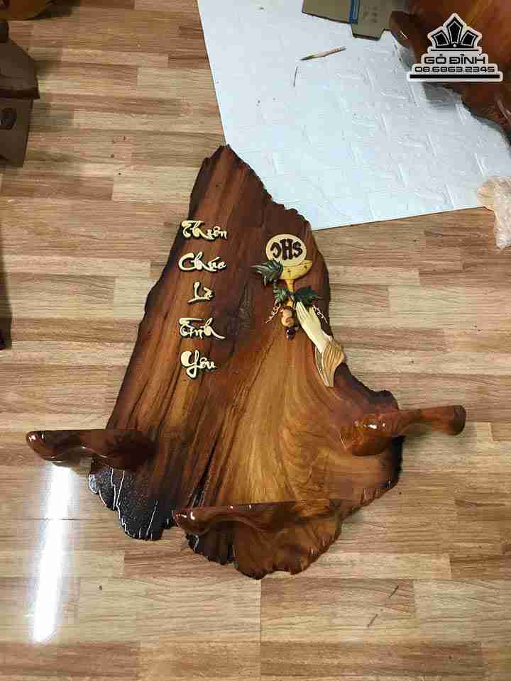 Bàn Thờ Chúa Gỗ Gõ Đỏ ( Cate)  Cao 85 Rộng 60 (cm)