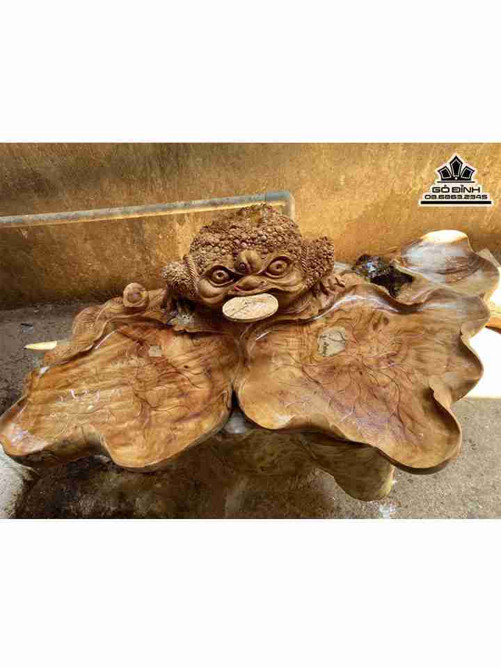 Khay Trà Cóc Ngậm Tiền Gỗ Xá Xị ( Gù Hương )  Dài 80 Rộng 40 Dày 6 (cm)