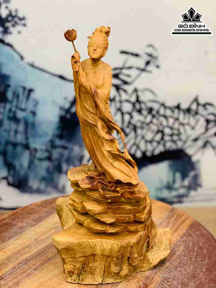 Tượng Thiếu Nữ Hái Hoa Gỗ Hương  Cao 48 Ngang 23 Sâu 16 (cm)