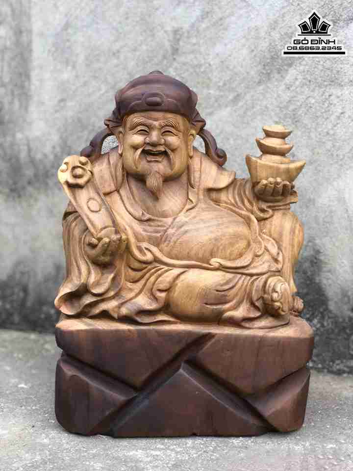 Tượng Thần Tài Ngồi Gỗ Bách Xanh  Cao 31 Rộng 22 Dày 9 (cm)