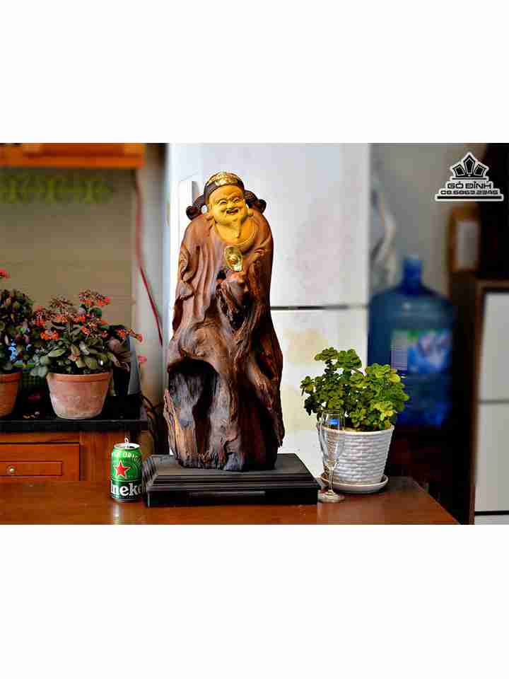 Tượng Thần Tài Gỗ Lũa Bách Xanh  Cao 70 Ngang 28 Sâu 20 (cm) tính cả kỷ kê