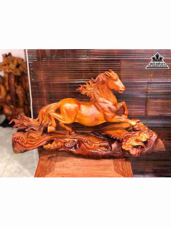 Tượng Nhất Mã Gỗ Hương  Cao 36 Ngang 60 Sâu 23 (cm)