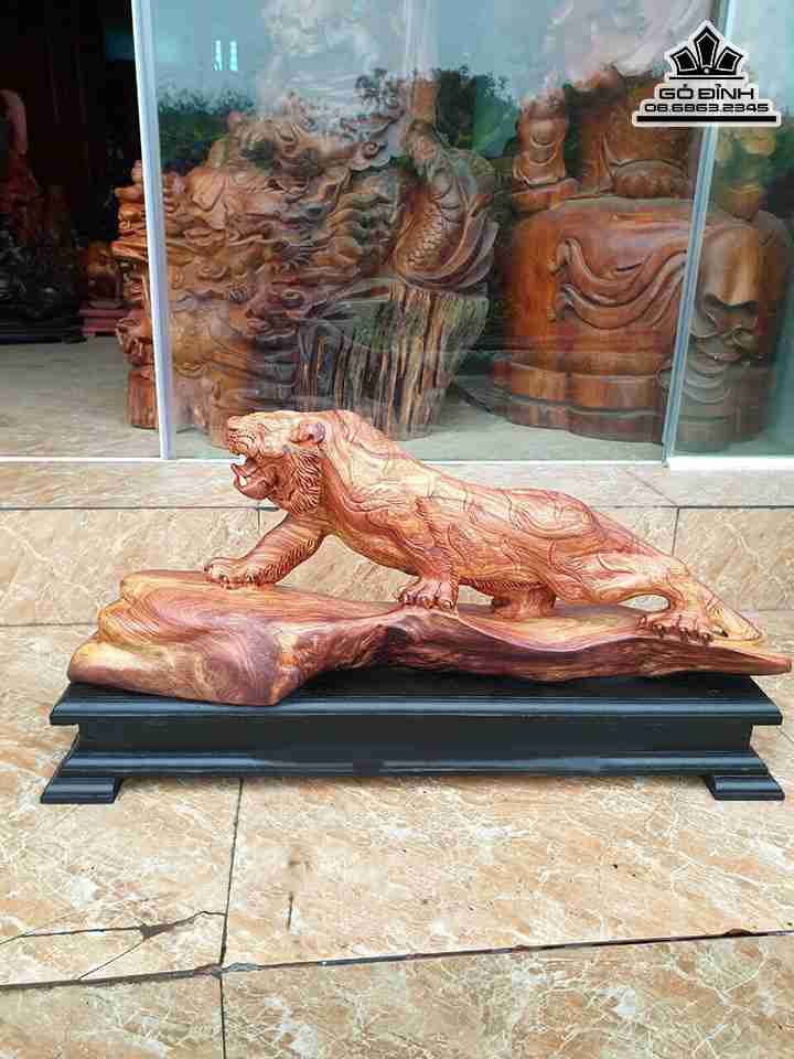 Tượng Hổ Săn Mồi Gỗ Cẩm  Cao 26 Ngang 70 Sâu 14 (cm)