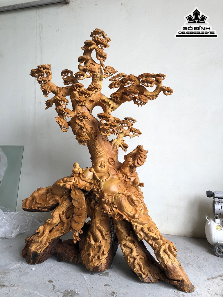 Tượng Phật Di Lặc Ngồi Gốc Tùng Gỗ Trai Cao  191 Ngang 105 Sâu 93 (cm)