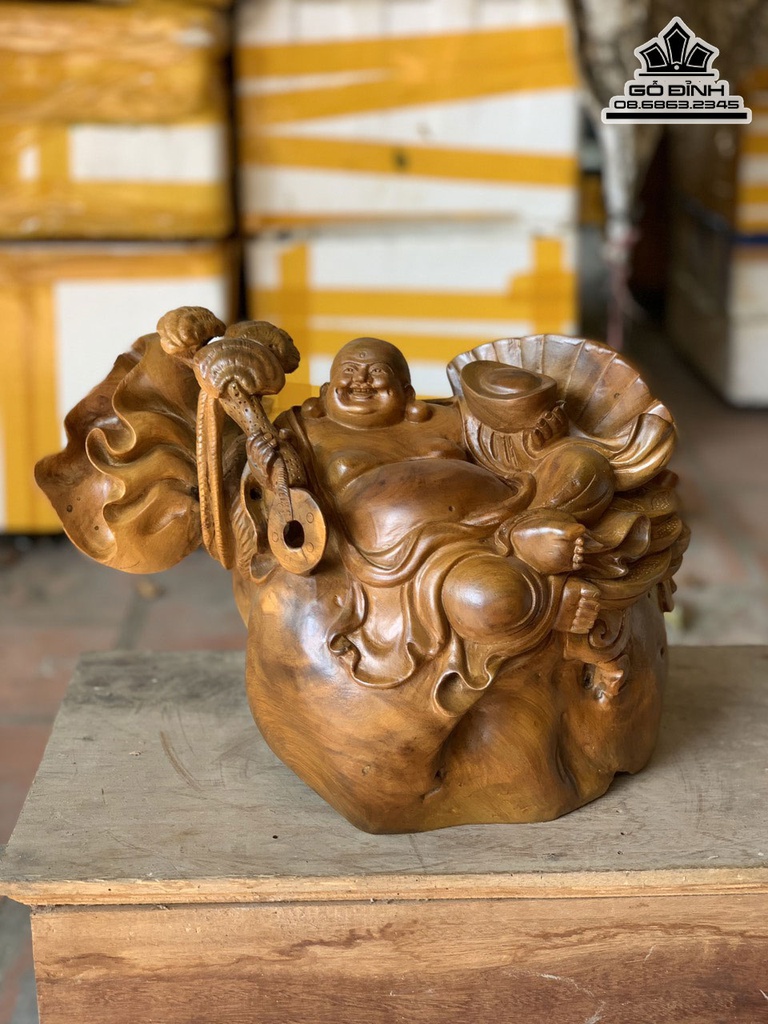 Tượng Phật Di Lặc Ngồi Bao Tiền Gỗ Xá Xị (Gù Hương) Cao 25 Ngang 38 Sâu 23 (cm)