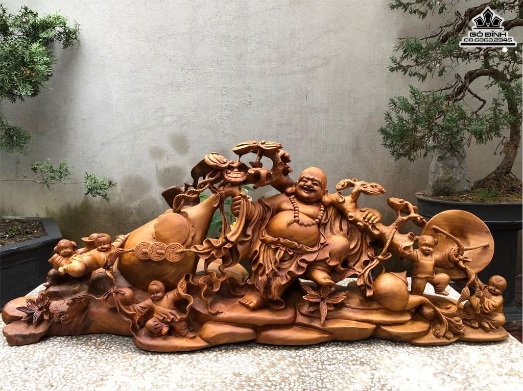 Tượng Phật Di Lặc Kéo Bao Tiền Gỗ Xá Xị (Gù Hương) Cao 45 Ngang 110 Sâu 26 (cm)