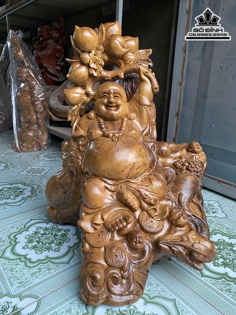 Tượng Phật Di Lặc Vác Cành Đào Gỗ Bách Xanh Cao 66 Ngang 56 Sâu 40 (cm)
