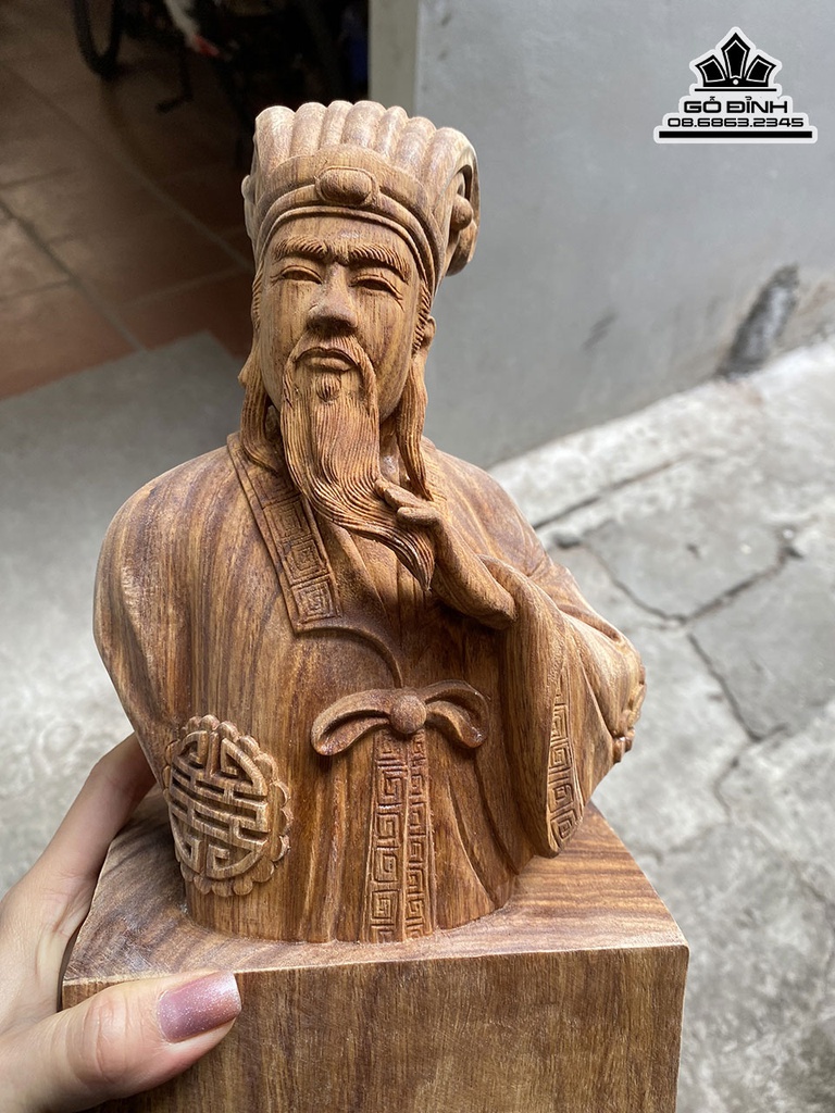Chân Dung Gia Cát Lương Gỗ Hương Cao 30 Ngang 18 Sâu 12 (cm)