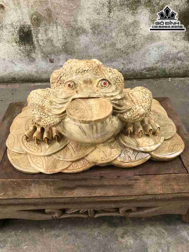 Tượng Cóc Ngậm Tiền Gỗ Nu Nghiến  Cao 19 Ngang 40 Sâu 28 (cm)