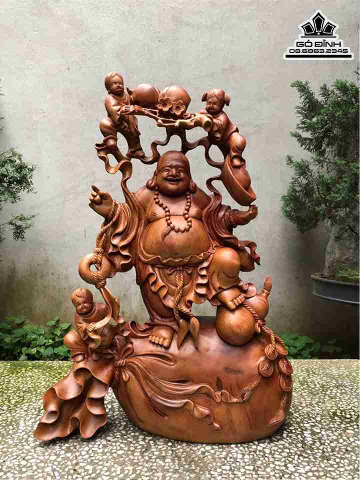 Tượng Phật Di Lặc Đứng Bao Tiền Gỗ Xá Xị ( Gù Hương )  Cao 63 Ngang 46 Sâu 20 (cm)