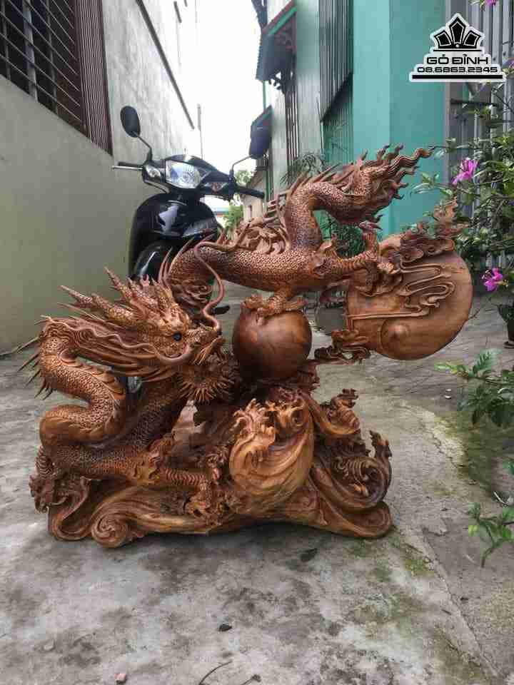 Tượng Rồng Vờn Ngọc Gỗ Bách Xanh  Ngang 95 Cao 80 Sâu 47 (cm)