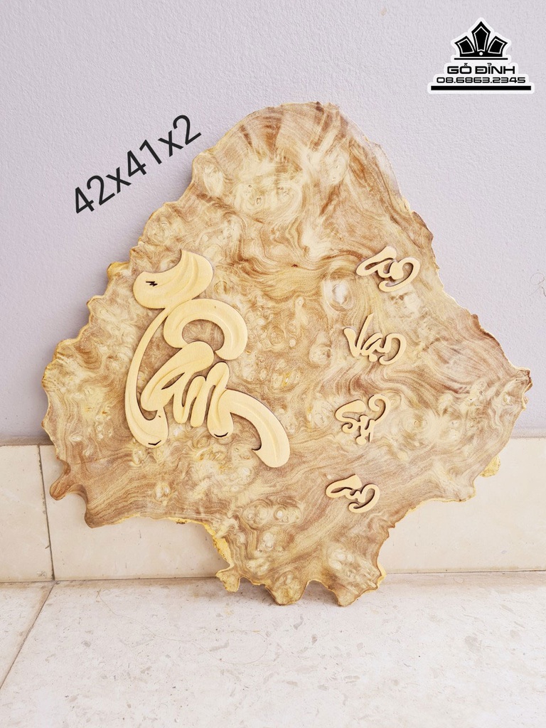 Tranh Gỗ Chữ Tâm Gỗ Nu Nghiến Cao 42 Ngang 41 Dày 2 (cm)