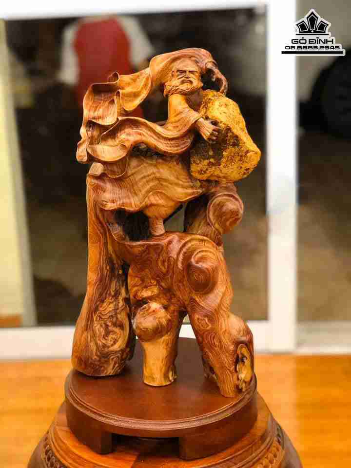 Tượng Đạt Ma Ôm Đá Gỗ Hương  Cao 45 Ngang 25 sâu 20 (cm)