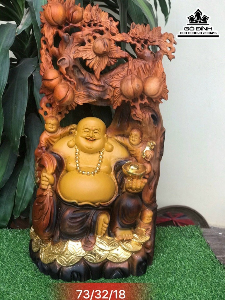 Tượng Di Lặc Ngồi Gốc Tùng Gỗ Xá Xị Cao 73 Ngang 32 Sâu 18 (cm)