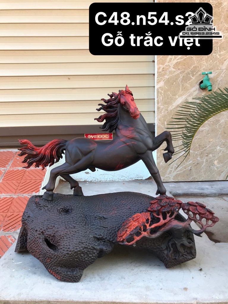 Tượng Nhất Mã Gỗ Trắc Cao 48 Ngang 54 Sâu 28 (cm)