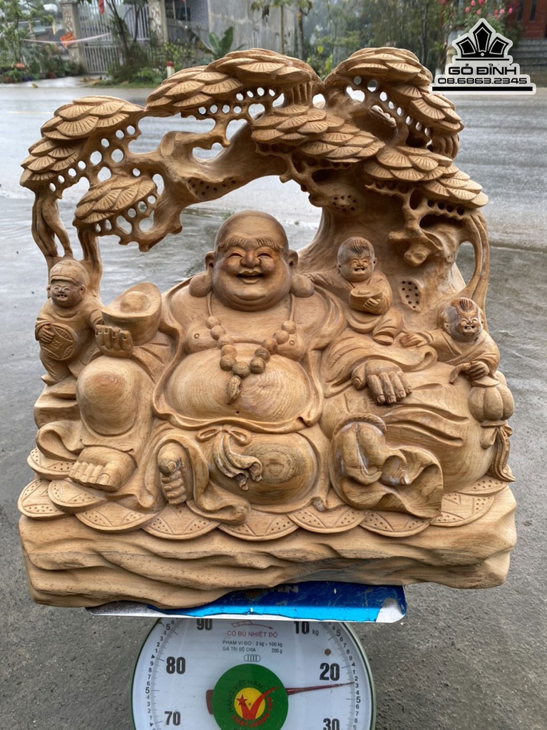 Tượng Di Lặc Ngồi Gốc Tùng Gỗ Ngọc Am Hà Giang Cao 50 Ngang 50 Sâu 26 (cm)