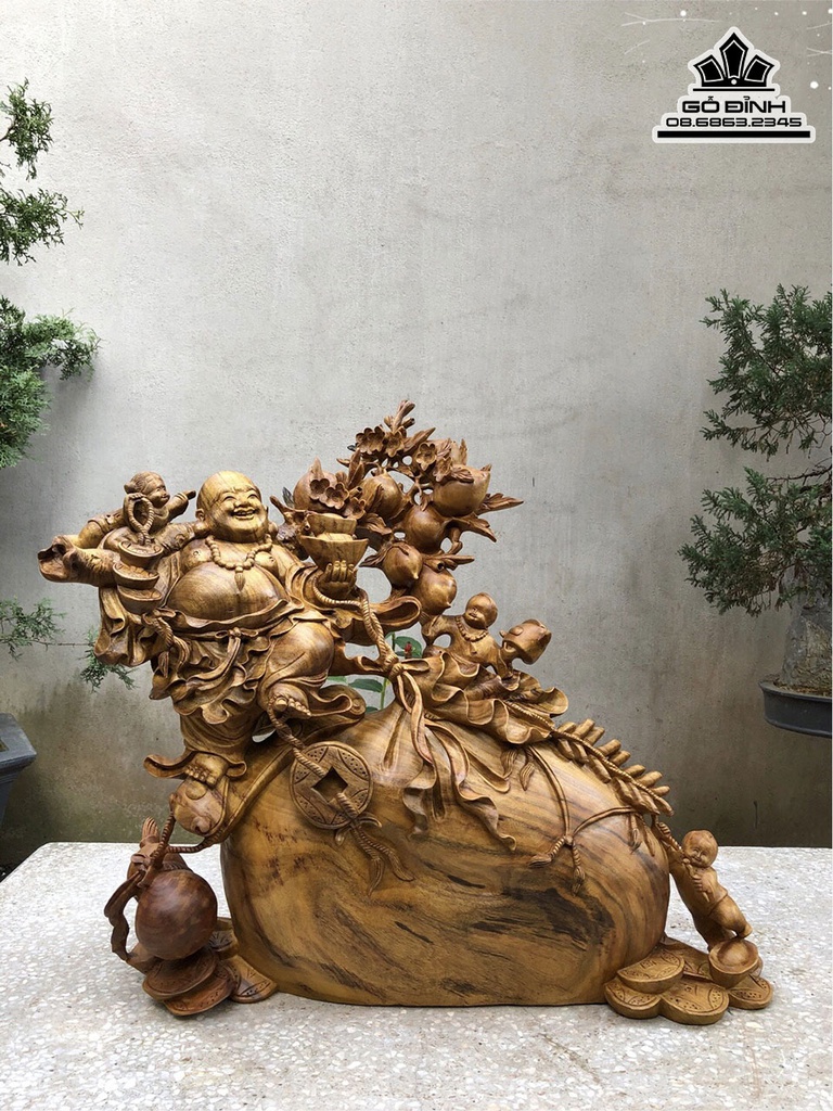 Tượng Di Lặc Kéo Bao Tiền Gỗ Xá Xị Cao 63 Ngang 70 Sâu 28 (cm)