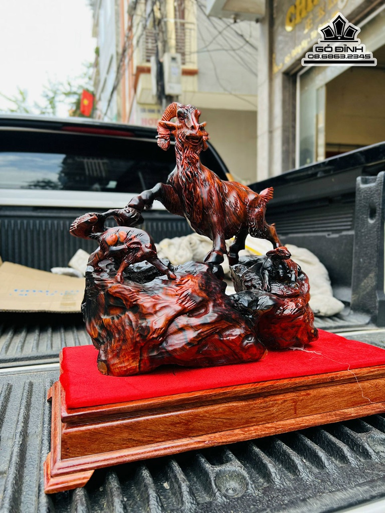 Tượng Dê (Tam Dương)Gỗ Trắc Cao 44 Ngang 37 Sâu 22 (cm)