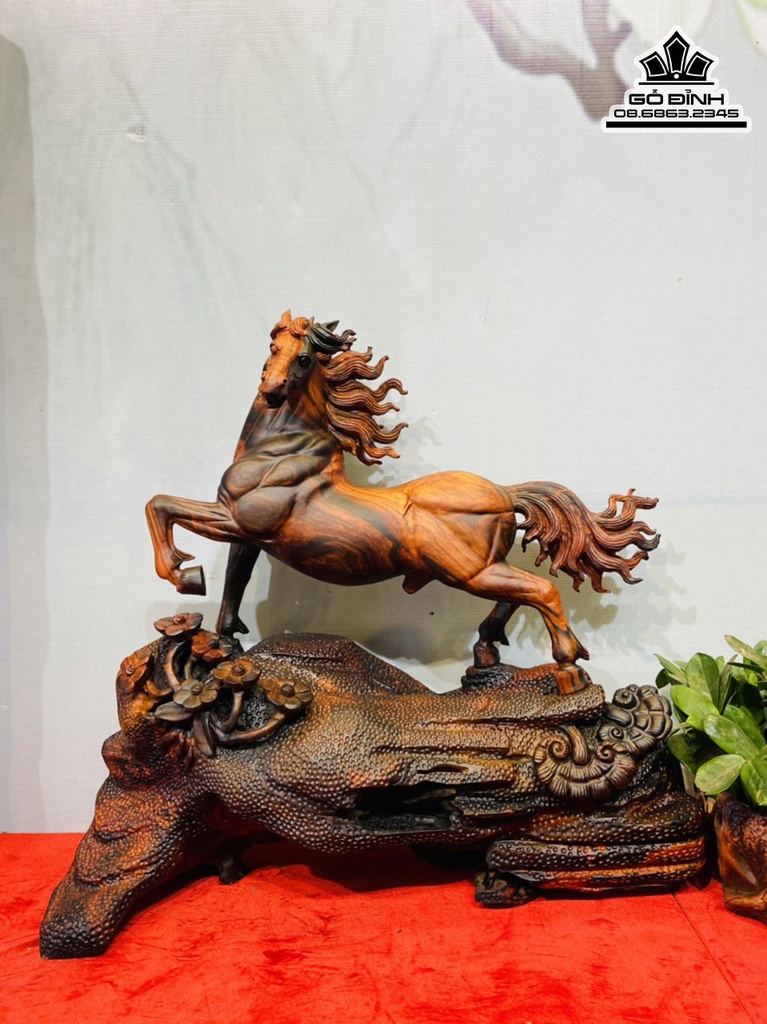 Tượng Nhất Mã Gỗ Trắc Cao 59 Ngang 62 Sâu 24 (cm)